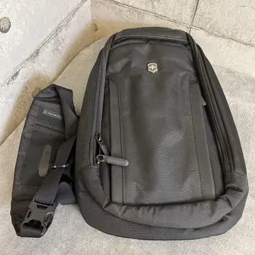 미사용 새상품 Victorinox 바디백 태블릿 슬링 블랙 가벼운