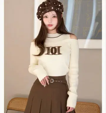 레이어드 라이크 로고 니트탑