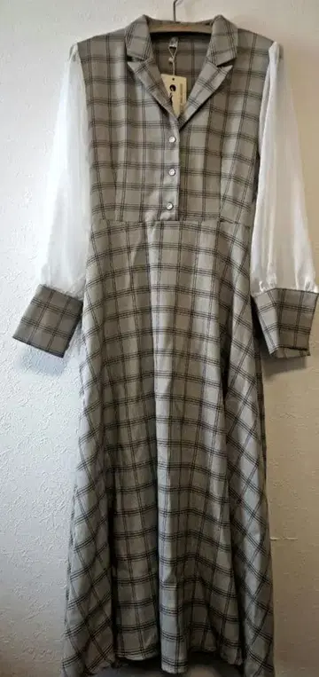 체크 무늬 긴팔 원피스