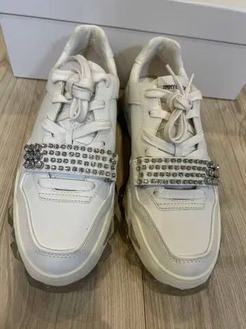 JIMMY CHOO 화이트 스톤 스니커즈, 미사용 새상품.