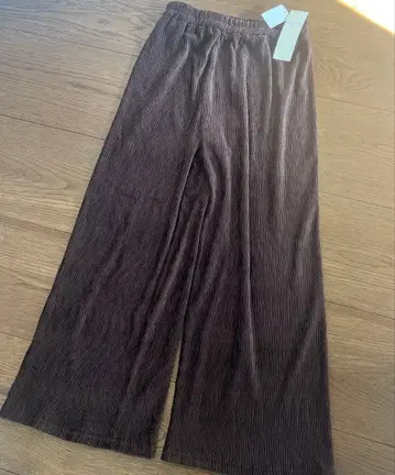 새상품 Samansa Mos2 blue 벨로아 플리츠 이지 팬츠입니다