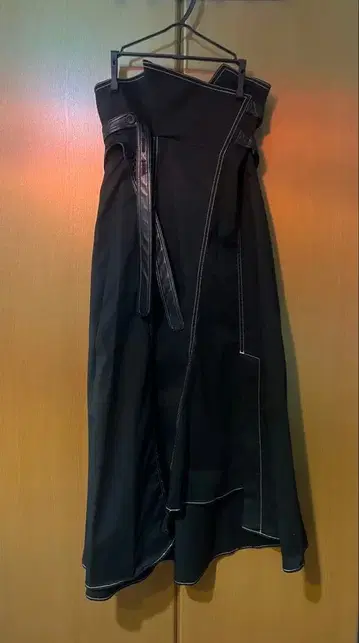 INella 이네라 벨티드 아지메 플레어 스커트