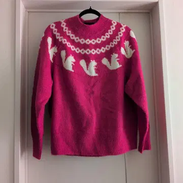UNIQLO 핑크 다람쥐 무늬 스웨터