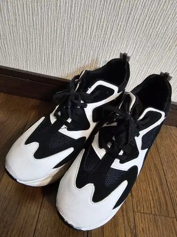 SHAON8008 화이트/블랙 통굽 스니커즈