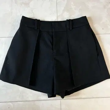 EMIY ISTOIRE 블랙 숏팬츠