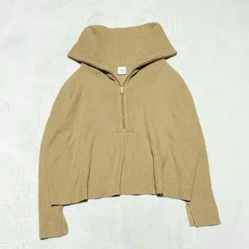 스픽 앤 스팬 베이지 하이넥 크롭 스웨터