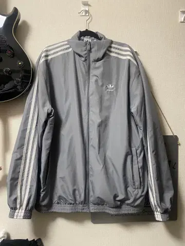 adidas 그레이 자켓 XS 사이즈