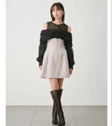 스나이델 리본 모티브 블라우스 블랙 새상품급