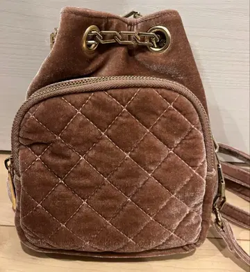 스트릿 레벨 퀼팅 벨벳 백