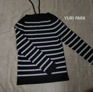 YURI PARK 블랙 x 그레이 스트라이프 긴팔 니트