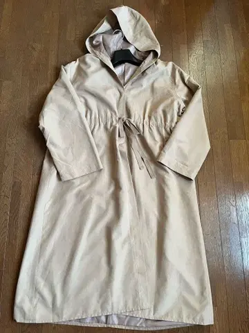 베이지 후드 부착 롱 코트