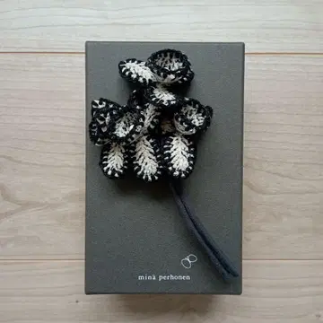 미나 페르호넨 hanaha 코사지 네이비