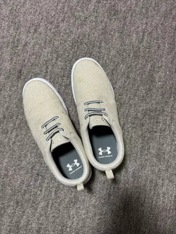 Under Armour 베이지 스니커즈 US8.5