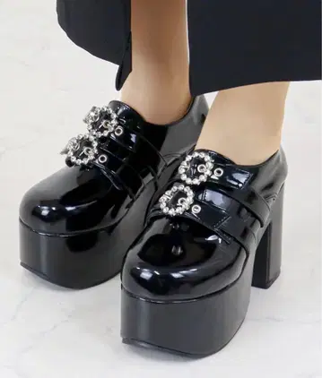 블랙 통굽 로퍼 비쥬 장식