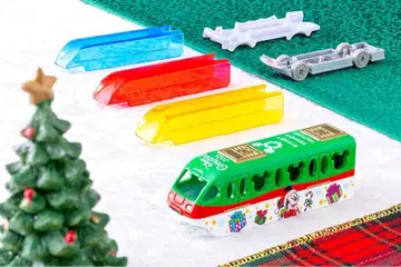 디즈니 비클 팩토리 크리스마스 버전 2025 빨간 창 토미카