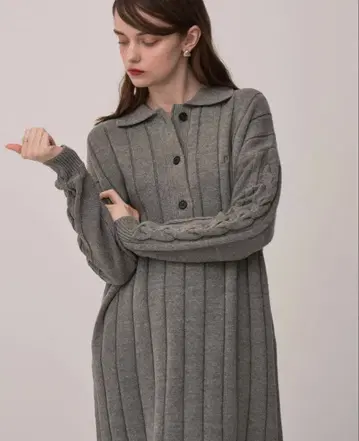 미사용 새상품 PINUE 피누에 폴로 칼라 리브 니트 원피스 (GRAY)