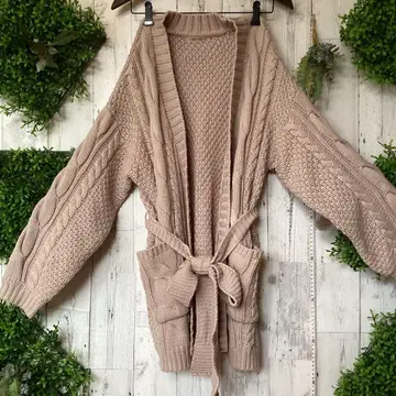 평평하게 놓았을 때 가슴 너비 64