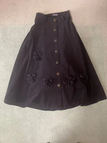 WIN HEART 블랙 플레어 스커트