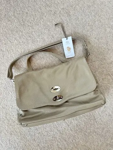 자넬라토 포스티나 M 거의 미사용품