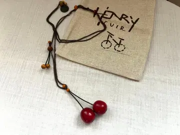 앙리크 일 / Henry cuir 목걸이 체리 모티브