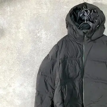 UNIQLO 다운 자켓 긴팔 블랙 무지 집업 페더