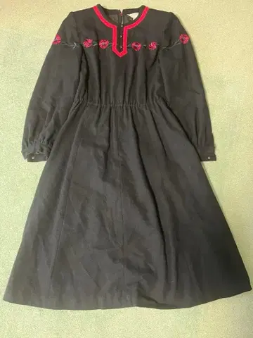 블랙 자수 긴팔 원피스 L 사이즈