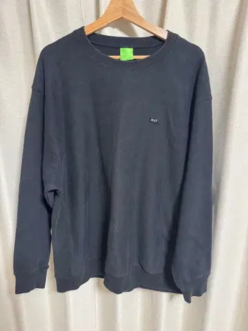 HUF 맨투맨 XL 사이즈 완판템