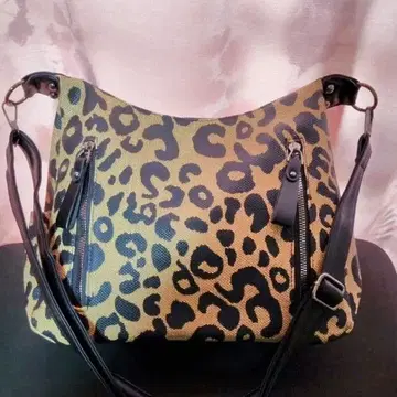 [최종 가격 인하!] 레오파드 무늬 애니멀 무늬 숄더백