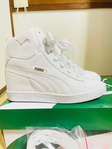 PUMA 화이트 하이컷 스니커즈 245
