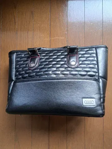 Audi 퀼팅 토트백 블랙