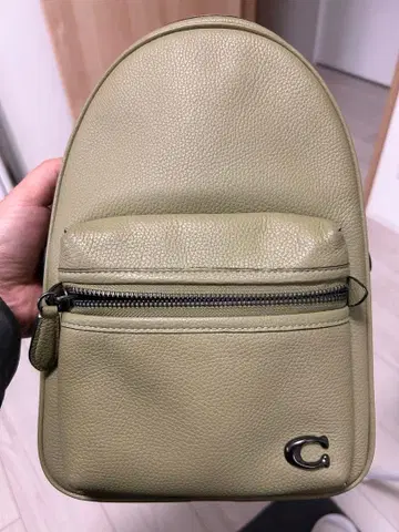 올리브 그린 백팩