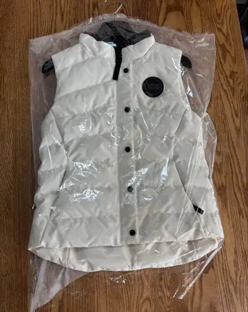 CANADA GOOSE 다운 베스트