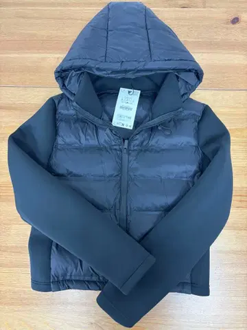 미사용 새상품 ZARA 후드 부착 자켓