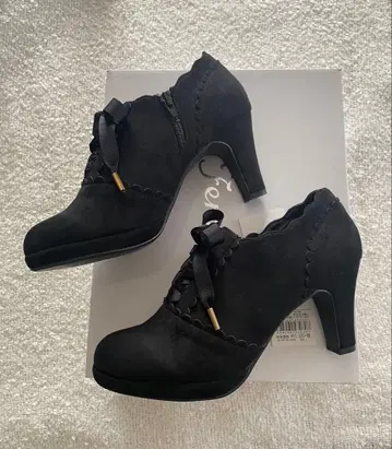 새상품 Feroux 페루 쇼트부츠 블랙 L 사이즈 스캘럽