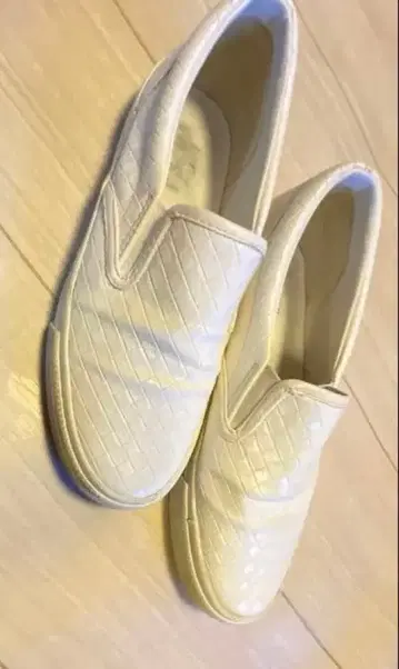 BEAMS HEART 화이트 슬립온