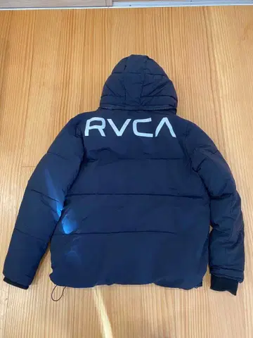 RVCA 블랙 다운 자켓 S 후드 부착