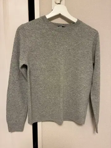 유니클로 그레이 캐시미어 크루넥 스웨터 M 사이즈