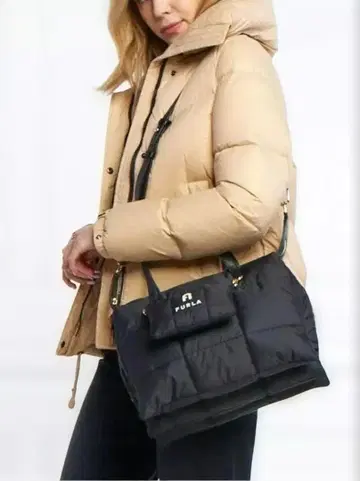 새상품급 FURLA 오포튜니티 패디드 Piuma 핸드백 2way