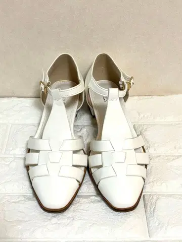 [ 새상품급 ] PANIER 파니에 구르카 샌들 화이트 37