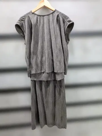 [ 새상품급 ] DRESKIP 셋업 겉옷 M 스커트 L 그레이