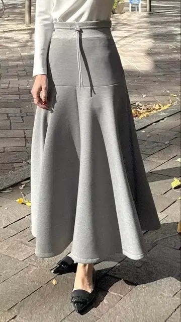 JENNE 제뉴 일본제 슬림 컷 스커트