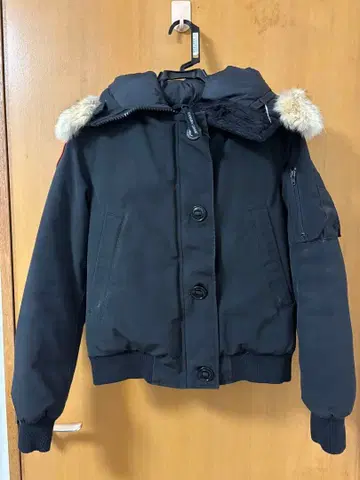 CANADA GOOSE 숏 다운 코트 S 사이즈