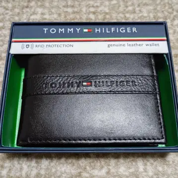 타미힐피거 2단 접이식 지갑