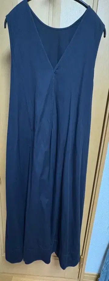 LE GLAZIK(르 그라지크) V넥 원피스