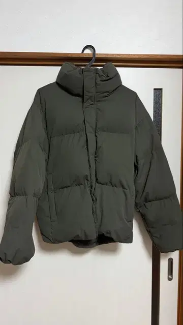 유니클로 패디드 볼륨 자켓