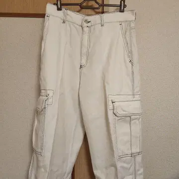 ZARA 화이트 테이퍼드 카고 팬츠