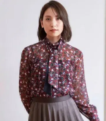 아나이 팬지 프린트 스카프 넥 블라우스 사이즈 36