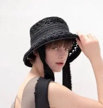 La Maison de Lyllis 블랙 스트로 햇