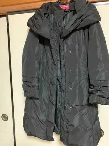 블랙 후드 부착 다운 자켓