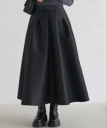 노블 볼륨 형태 스커트